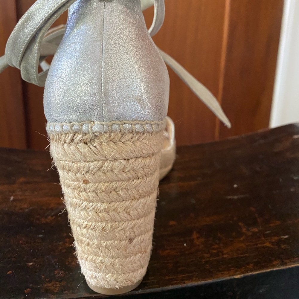 Badgley Mischka wedge strap shoes